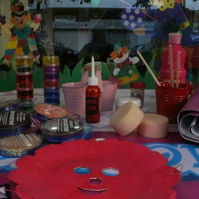 Bricolage – photo 1 of 2